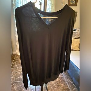 Excellent Condition Tahari Long Sleeve Black Soft Tee medium
